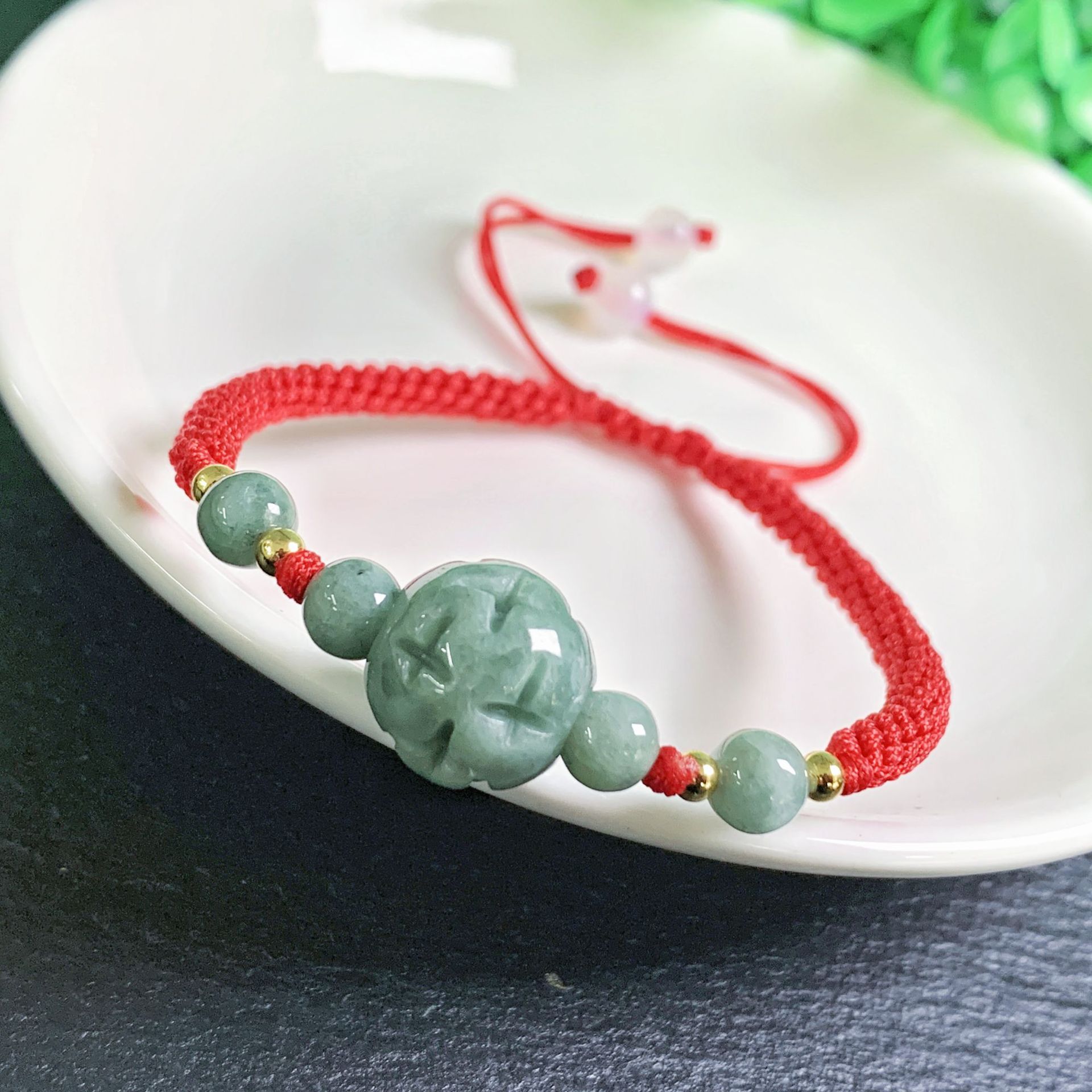 Bracelets - Um myanmar jadeite esculpir grânulo pulseira