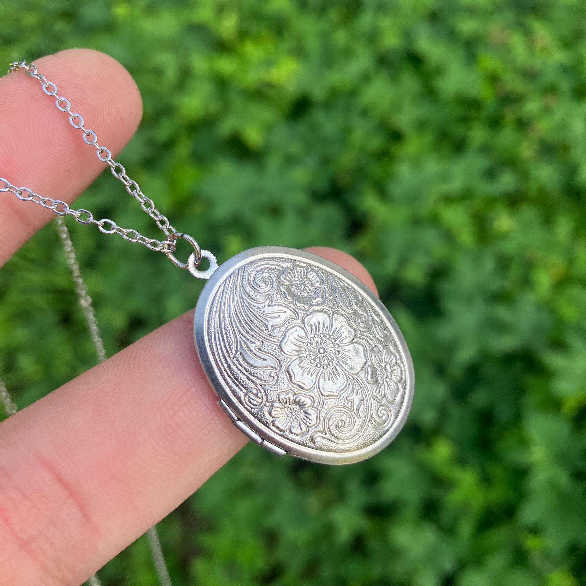 Colares com Pingente de Coraçã - Heart Locket Necklace Photo avaliação e preço