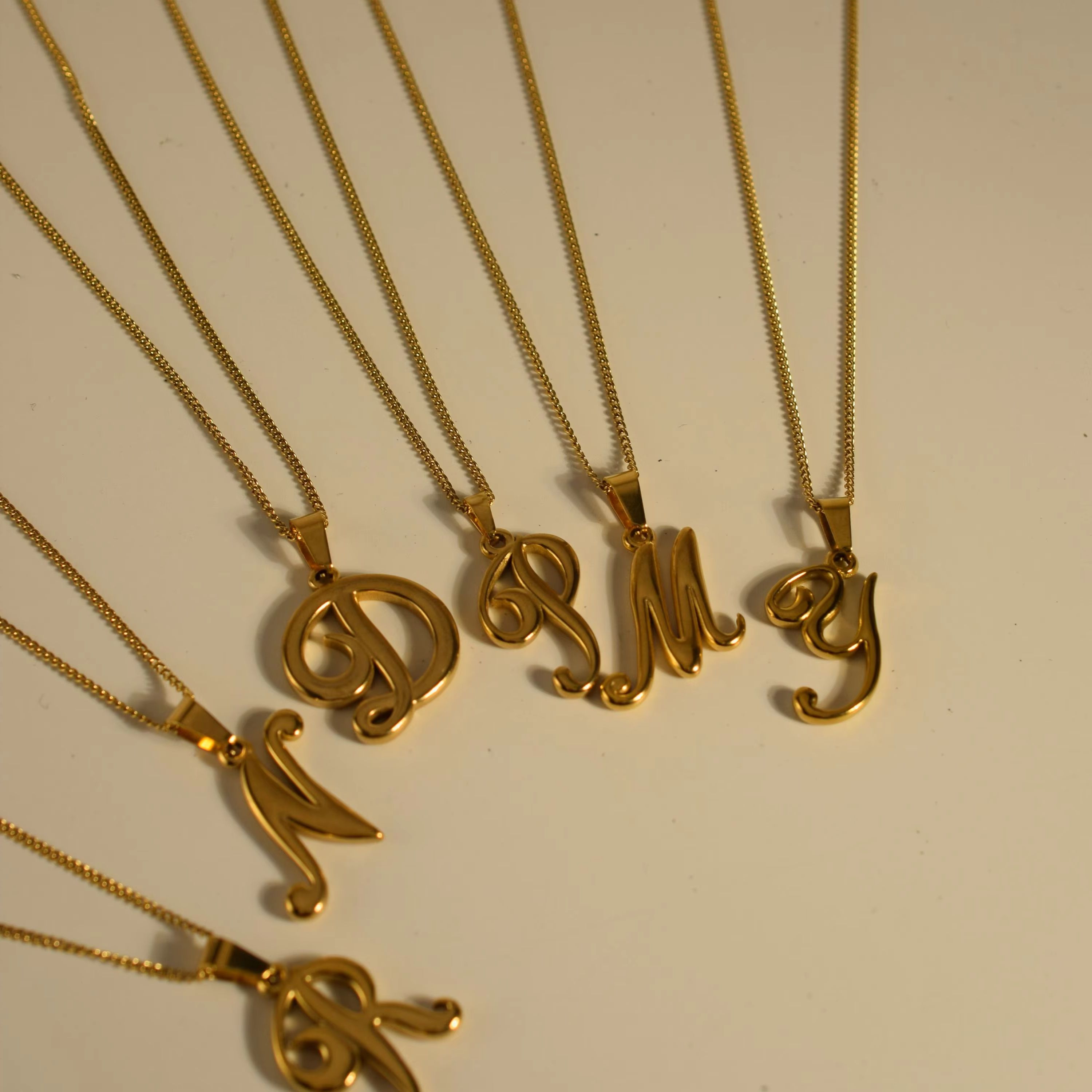 Pingente de alfabeto vintage d - Initial Letter Necklace 18K Gold avaliação e preço